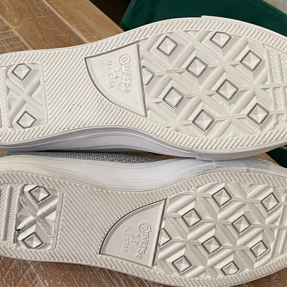 Chuck Taylor Converse - Picture 12 of 14